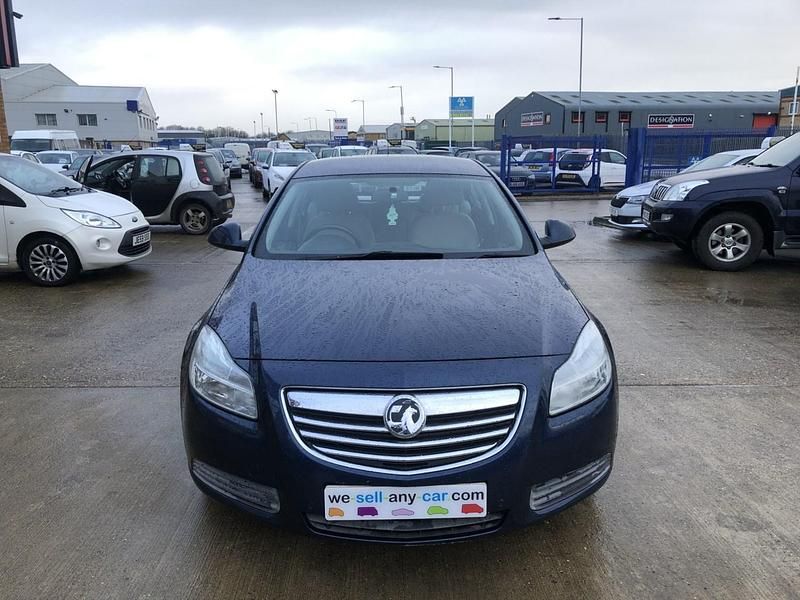 Second-hand Vauxhall Insignia 2011 Albastru Hatchback