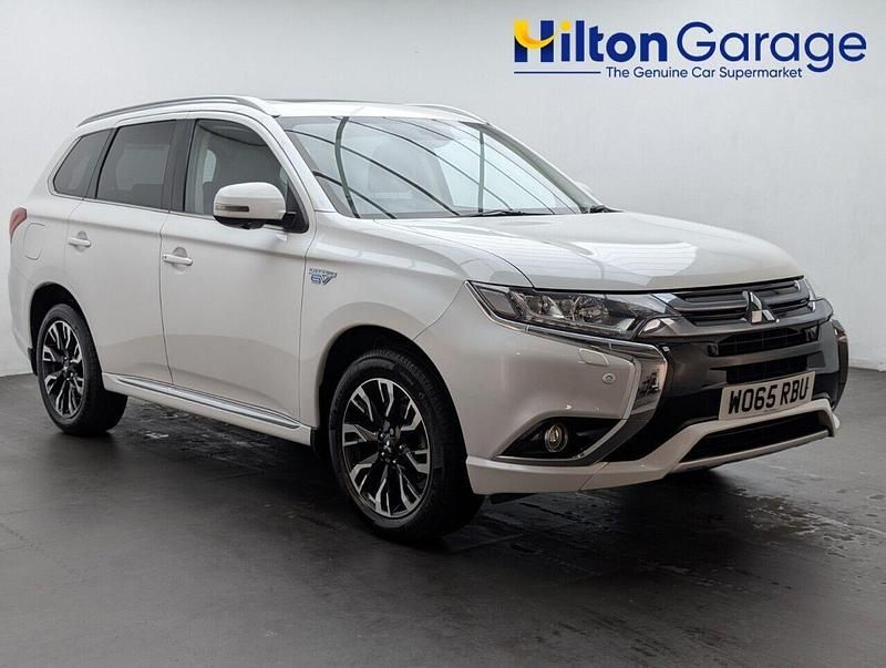 White Used 2016 Mitsubishi Outlander P-HEV Estate | £12,050 (Fair price) - Image 1/4