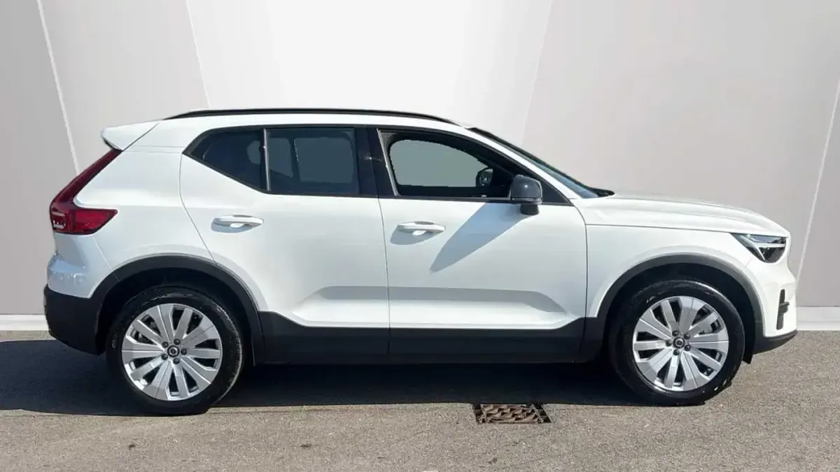 Used Volvo EX40 Core 175 kW (238 HP) 2025 White SUV