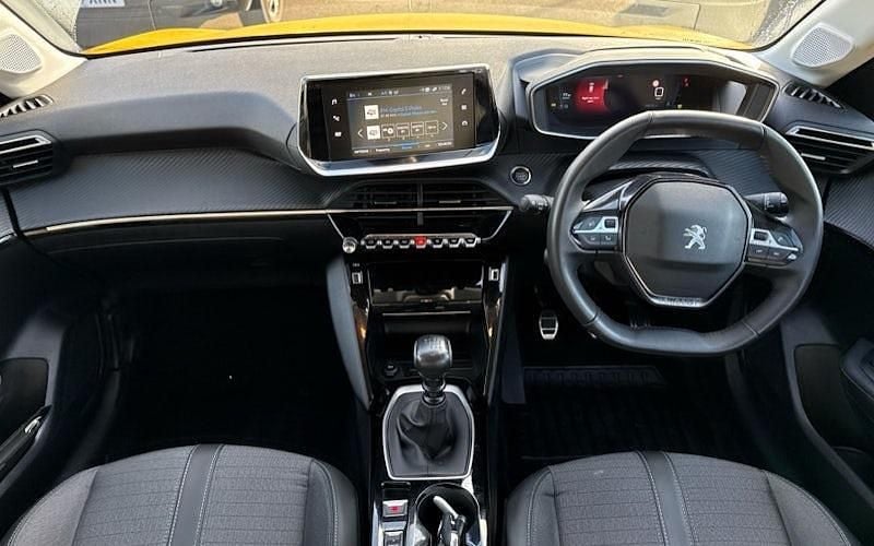 Used Peugeot 208 Allure+ 102 HP (75 kW) 2023 Yellow Hatchback