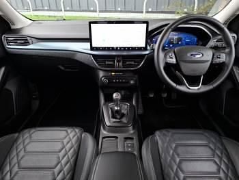 Used Ford Focus Active 155 HP (114 kW) 2022 Red Hatchback