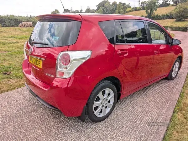 Used Toyota Verso 112 HP (82 kW) 2016 Red MPV