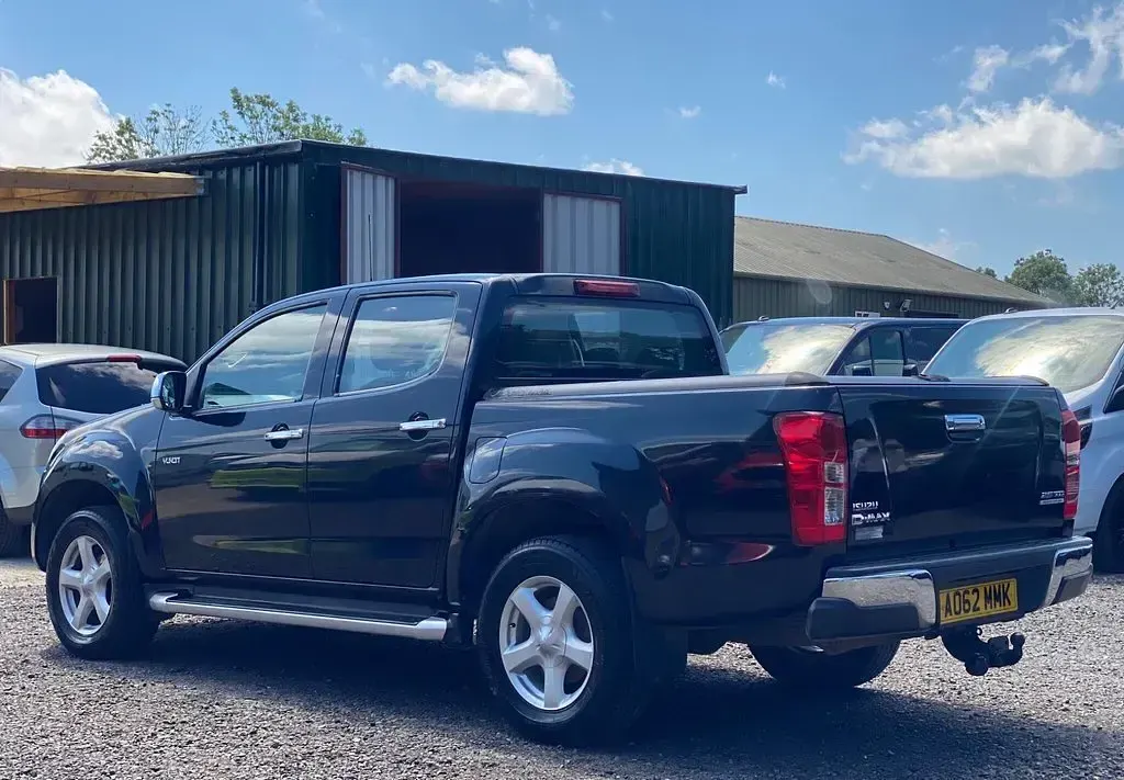 Used Isuzu D-Max 136 HP (100 kW) 2012 Black Pickup