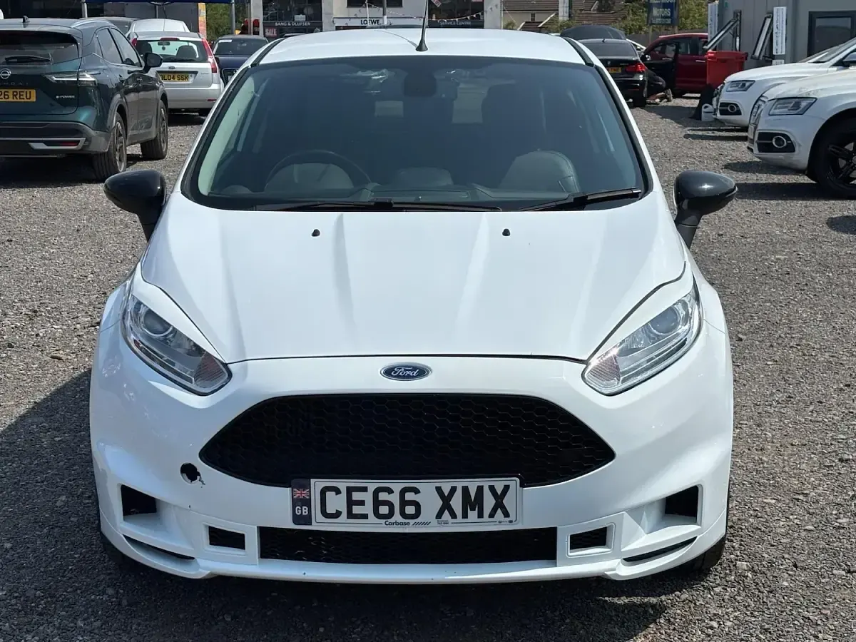 Used Ford Fiesta Titanium X 125 HP (91 kW) 2016 White Hatchback