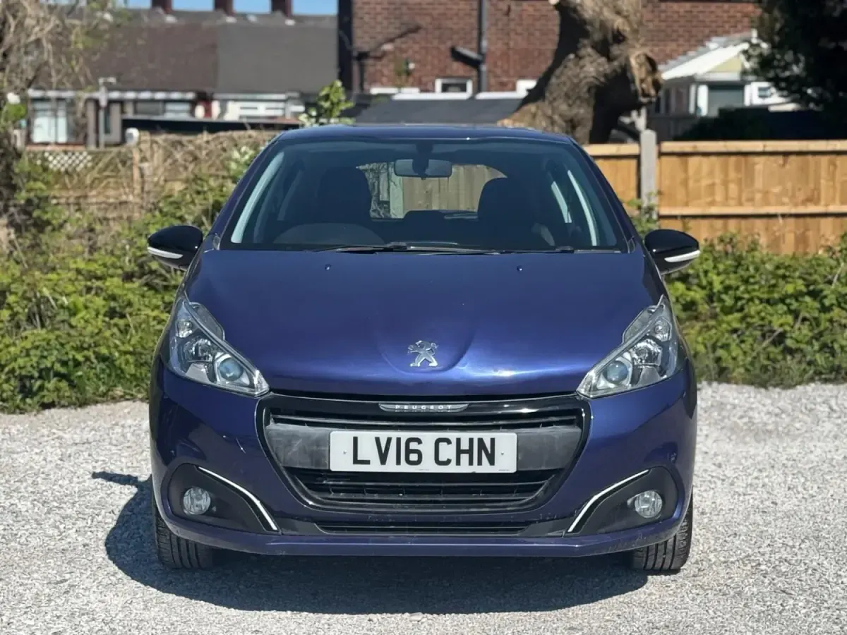 Second-hand Peugeot 208 2016 Albastru Hatchback