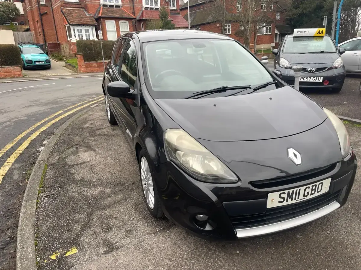 Usado Renault Clio II Dynamique 75 HP (55 kW) 2011 Preto Citadino