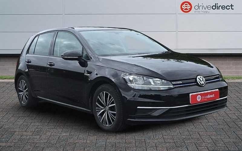 Metallic grenadilla black Used 2018 VW Golf VII SE Hatchback | £17,400 (A bit pricey) - Image 1/4