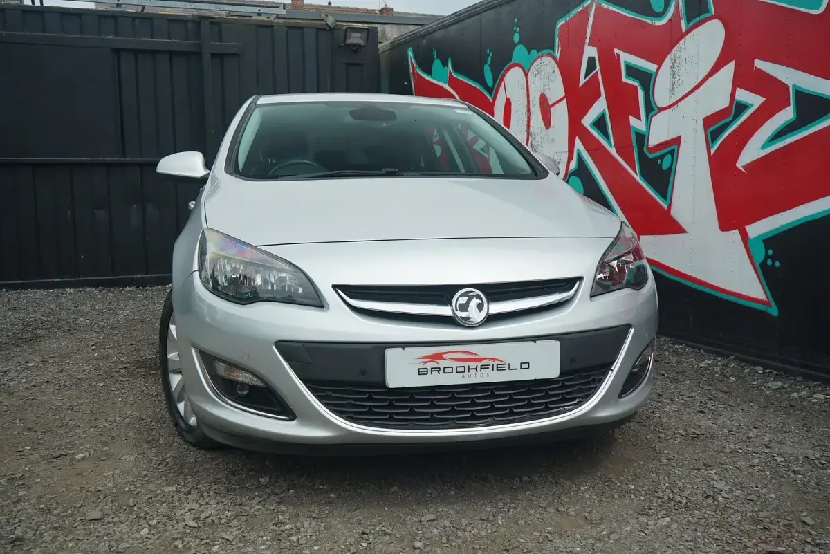 Used Vauxhall Astra Elite 165 HP (121 kW) 2014 Silver Hatchback