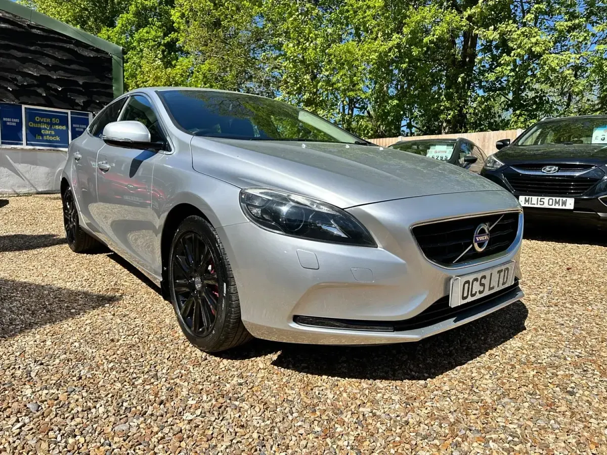 Begagnad Volvo V40 SE Lux 2013 Silver Halvkombi