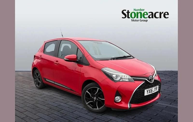 Used Toyota Yaris Design 99 HP (72 kW) 2016 Red Hatchback