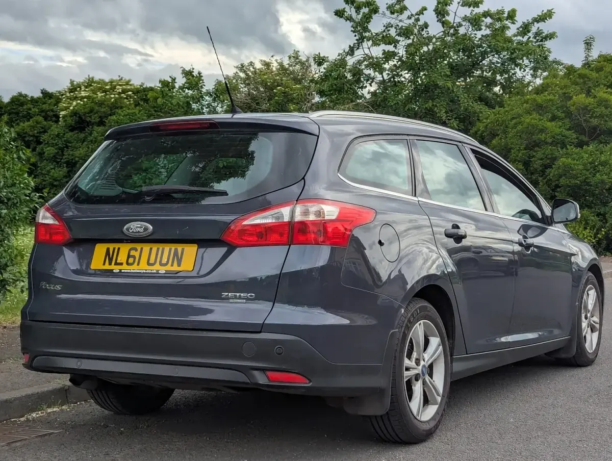 Used Ford Focus Zetec 115 HP (84 kW) 2011 Grey Estate