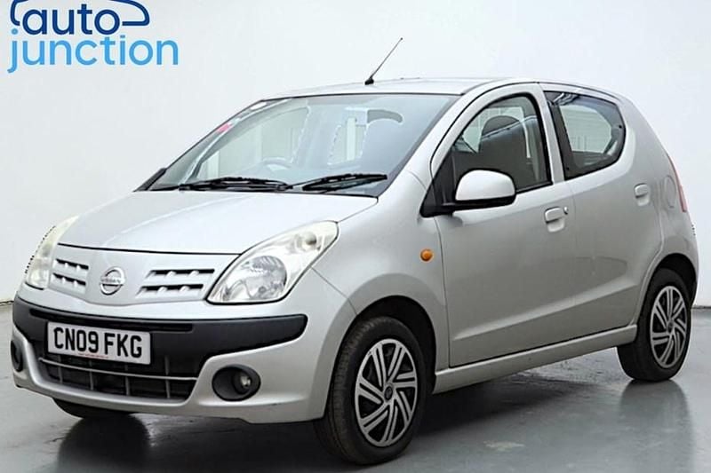 Used Nissan Pixo Tekna 68 HP (50 kW) 2009 Silver Hatchback