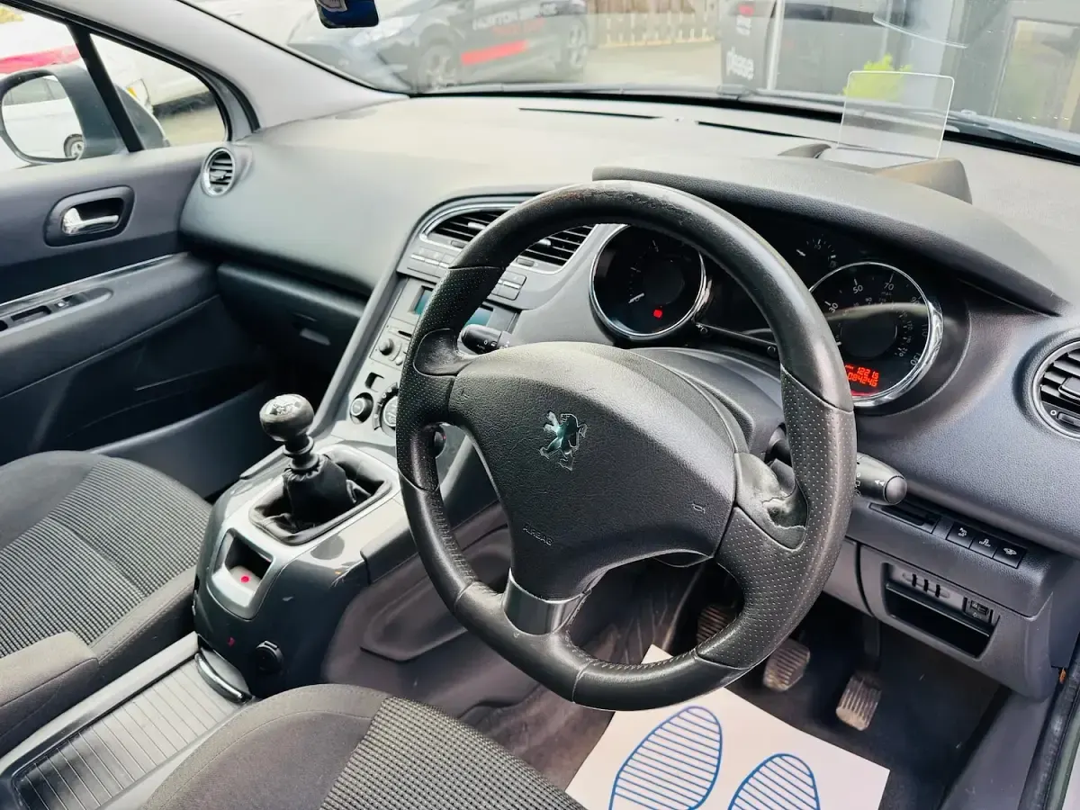 Used Peugeot 5008 Allure 112 HP (82 kW) 2012 Silver MPV