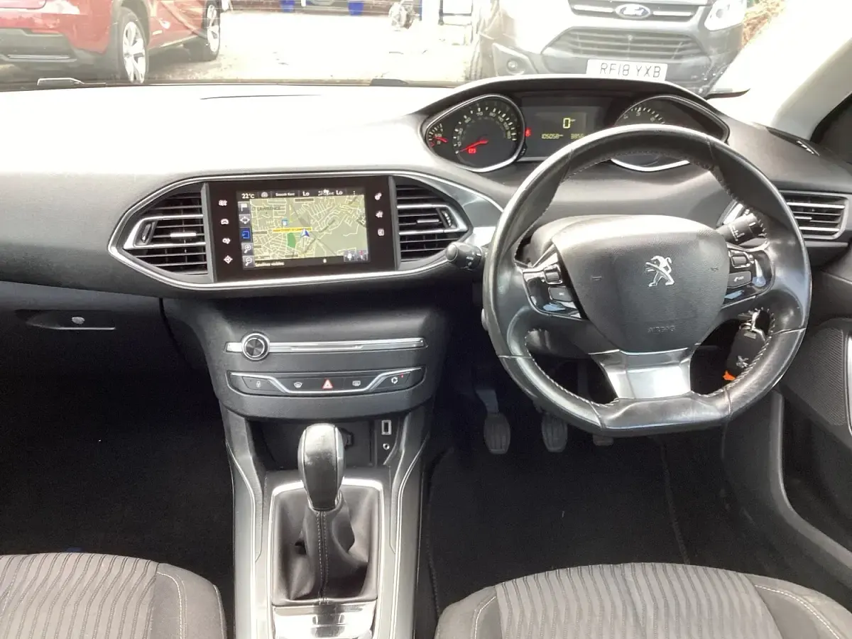 Used Peugeot 308 Active 100 HP (73 kW) 2014 Silver Hatchback