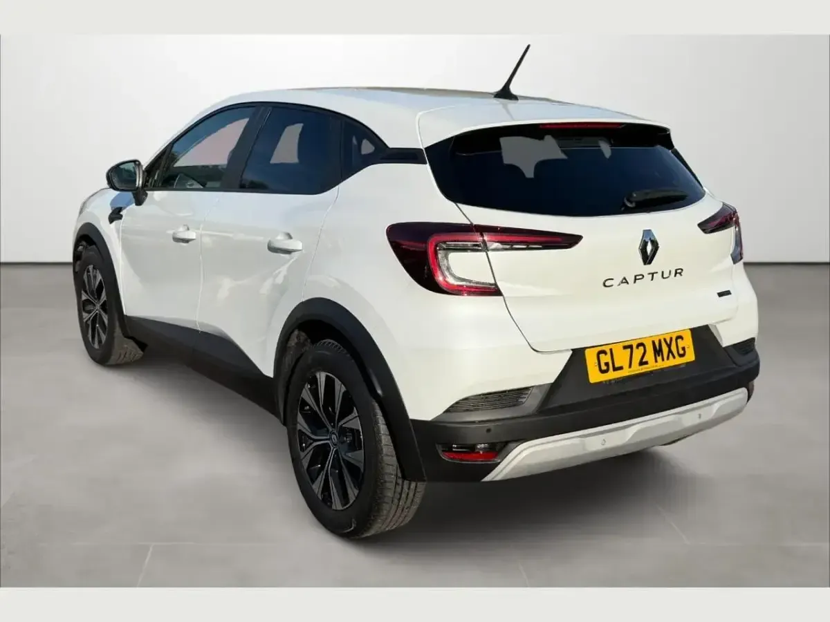 Used Renault Captur Evolution 141 HP (103 kW) 2023 White SUV