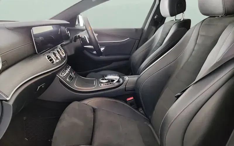 Usado Mercedes E220 AMG line 194 HP (142 kW) 2019 Branco Carrinha