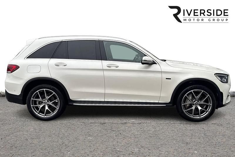Used Mercedes GLC300e AMG line 320 HP (235 kW) 2021 White Estate
