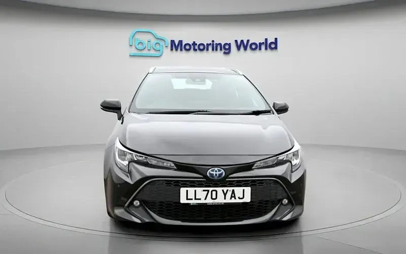 Second-hand Toyota Corolla 122 CP (89 kW) 2021 Negru Break
