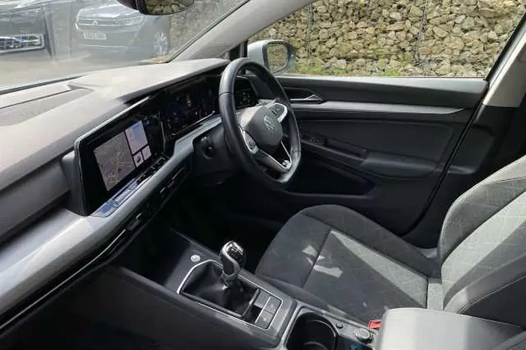 Second-hand VW Golf VIII 130 CP (95 kW) 2023