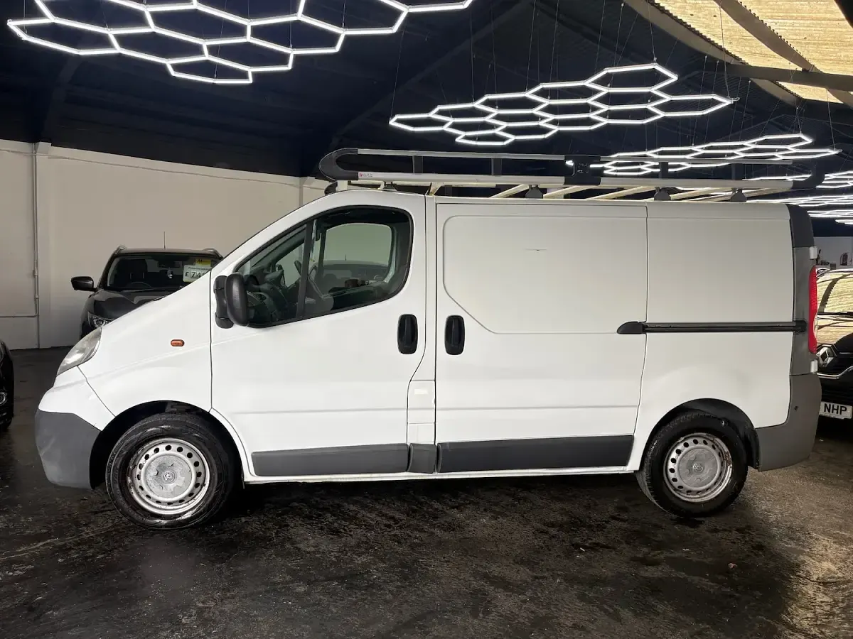 Used Vauxhall Vivaro 115 HP (84 kW) 2014 White MPV