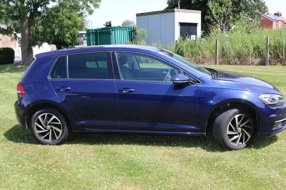 Used VW Golf VII Edition 150 HP (110 kW) 2020 Blue Hatchback