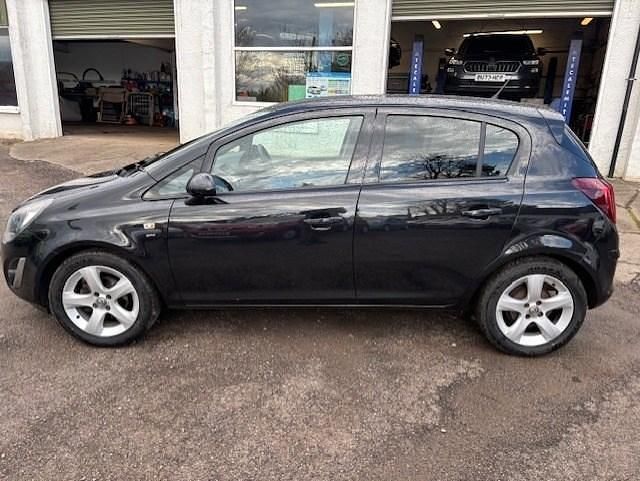 Second-hand Vauxhall Corsa 2013 Negru Hatchback