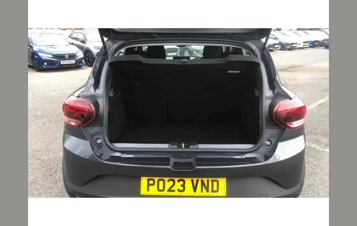 Usado Dacia Sandero Journey 91 CV (66 kW) 2022 Gris Utilitario
