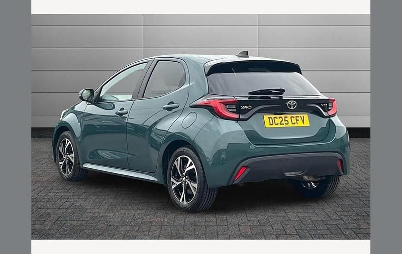 New Toyota Yaris Hybrid Design 116 HP (85 kW) 2025 Green Hatchback