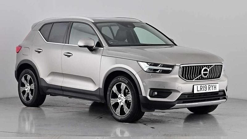 727 pebble grey Used 2019 Volvo XC40 Inscription SUV | £19,495 (Fair price) - Image 1/4
