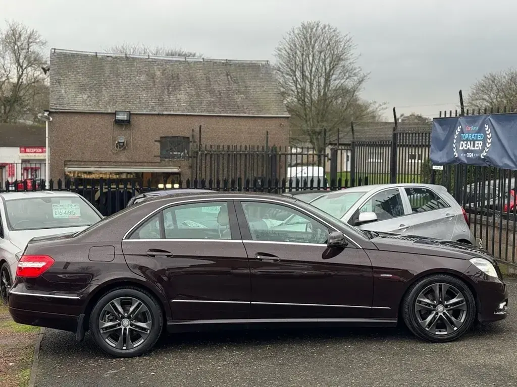 Begagnad Mercedes E220 Avantgarde 170 HK (125 kW) 2009 Vit Sedan