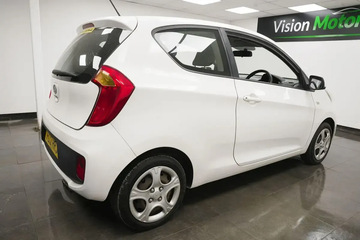 Used Kia Picanto Air 68 HP (50 kW) 2012 White Hatchback
