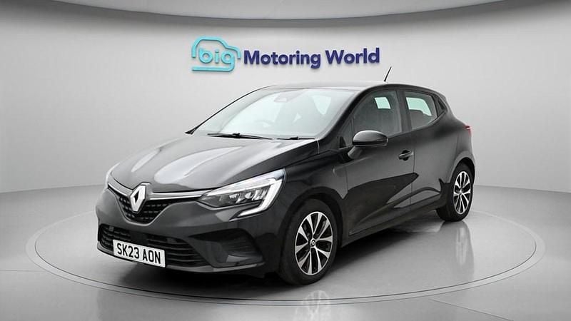 Used Renault Clio V Evolution 90 HP (66 kW) 2023 Black Hatchback