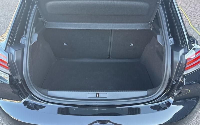 Used Peugeot 208 Allure 101 HP (74 kW) 2025 Hatchback