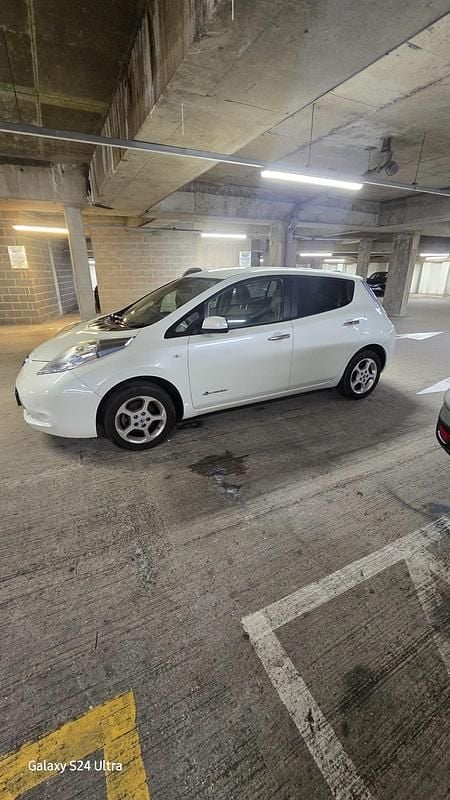 Used Nissan Leaf 80 kW (109 HP) 2011 White Hatchback