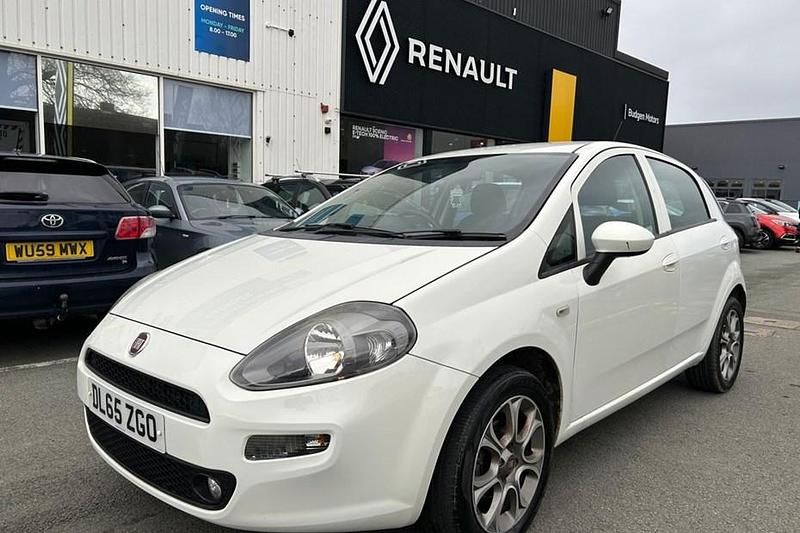 Used Fiat Punto Easy Plus 69 HP (50 kW) 2016 White Hatchback