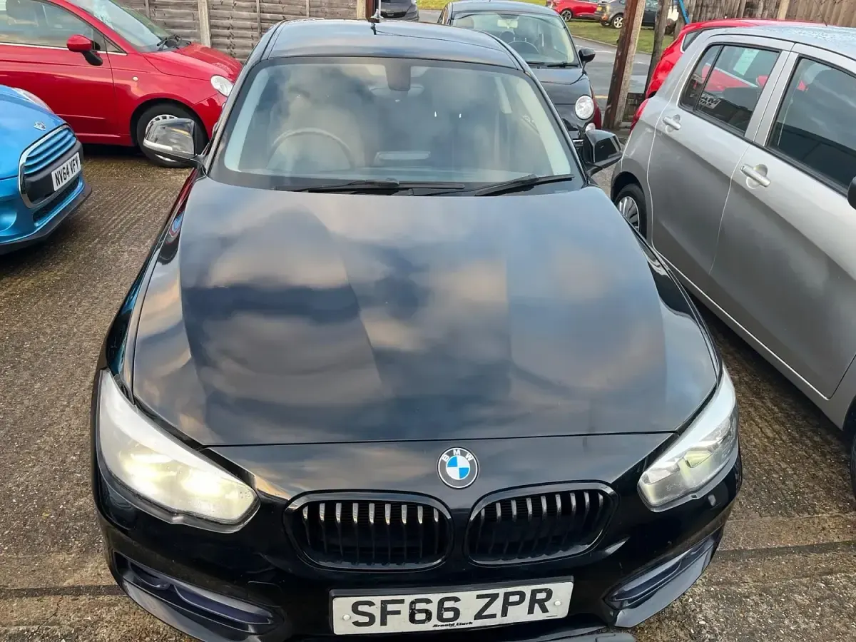 Begagnad BMW 120 Sport Line 2016 Svart Halvkombi