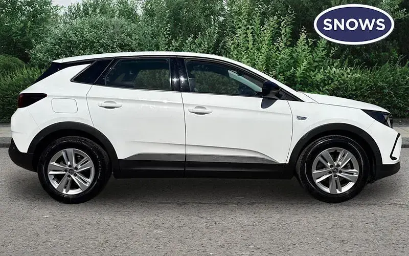 Used Vauxhall Grandland X Design Edition 131 HP (96 kW) 2023 White SUV