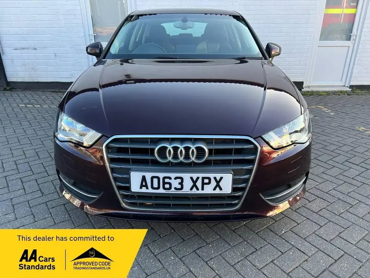 Begagnad Audi A3 Sportback Sport 122 HK (89 kW) 2013 Röd Halvkombi