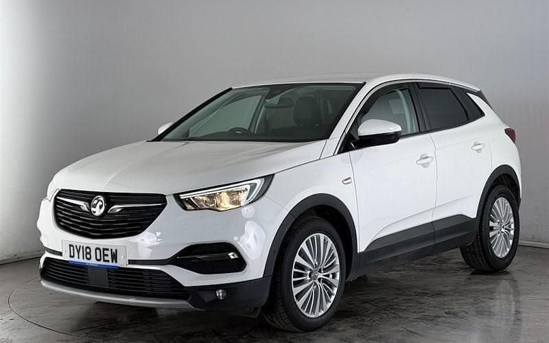 Used Vauxhall Grandland X Sport 120 HP (88 kW) 2018 White SUV