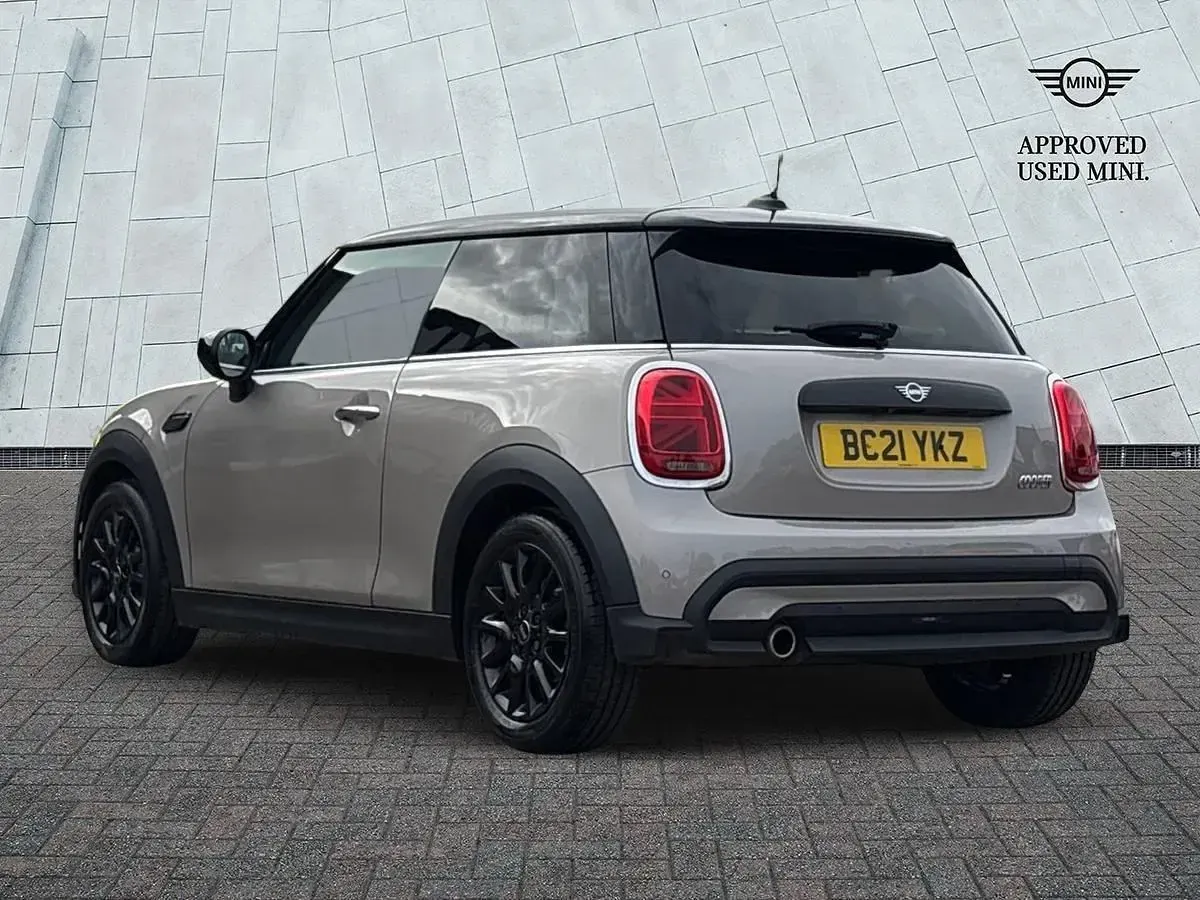 Używany Mini Cooper Classic 136 KM (100 kW) 2021 Szary Hatchback