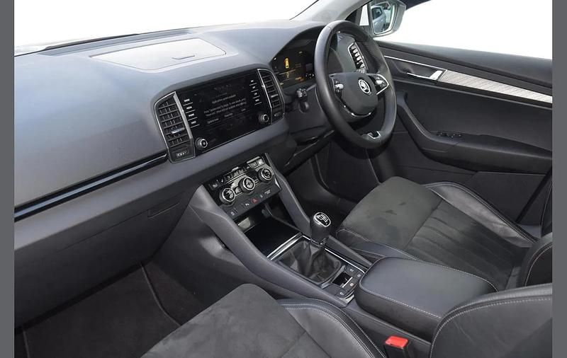 Used Skoda Karoq SE L 147 HP (108 kW) 2024 Moon white metallic SUV