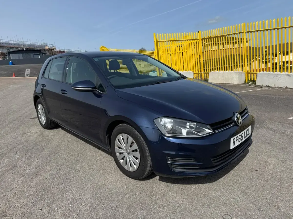 Begagnad VW Golf VII S 110 HK (80 kW) 2015 Blå Halvkombi