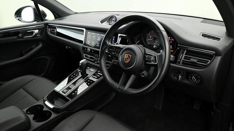 Used Porsche Macan 380 HP (279 kW) 2022 Black SUV