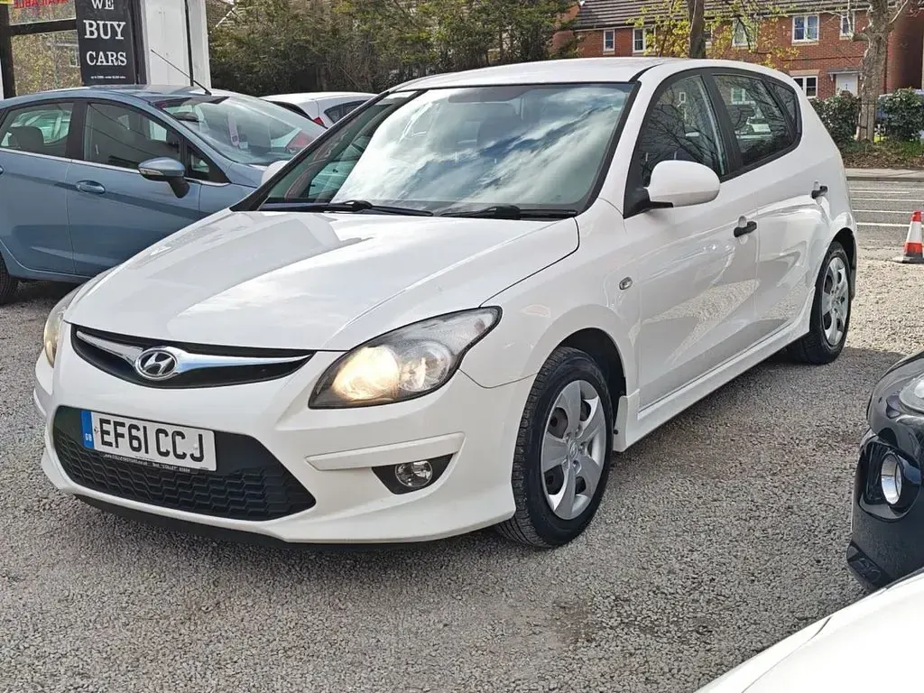 Used Hyundai i30 Classic 108 HP (79 kW) 2011 White Hatchback