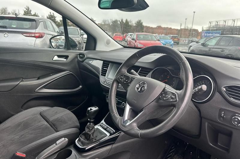 Used Vauxhall Crossland Ultimate 110 HP (80 kW) 2022 White SUV