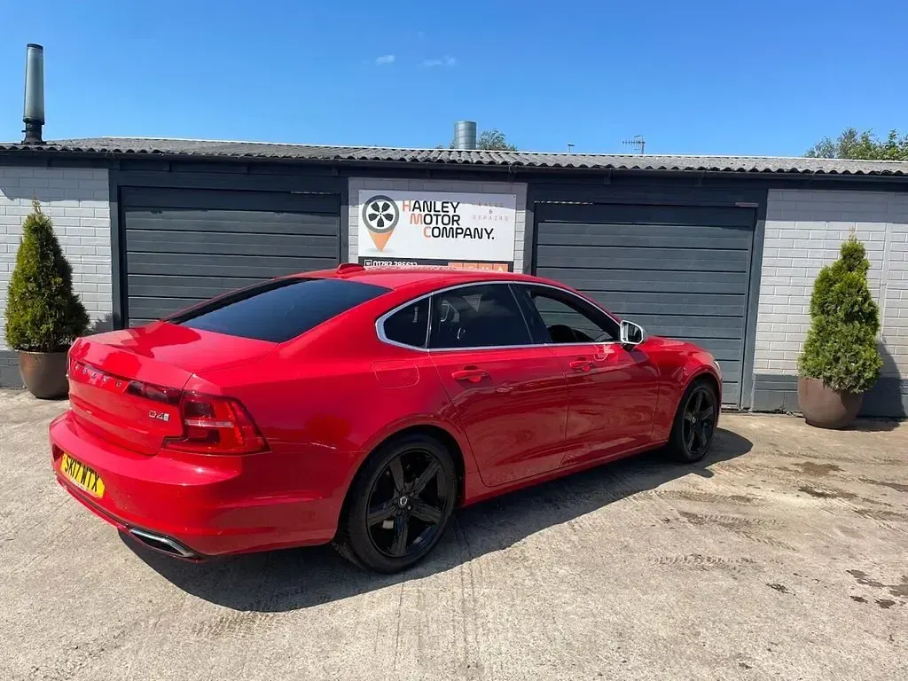 Used Volvo S90 R-Design 190 HP (139 kW) 2017 Red Sedan