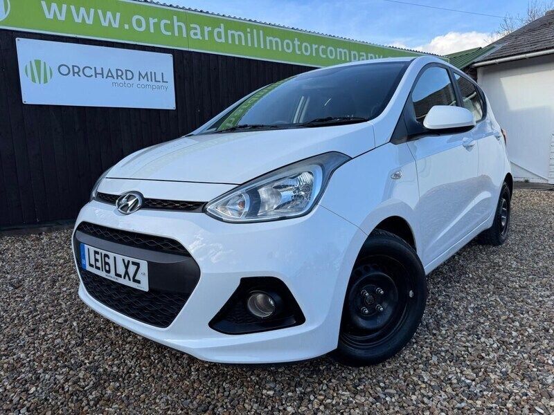 Black Used 2016 Hyundai i10 SE Hatchback | £6,495 (Fair price) - Image 1/4
