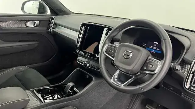 Used Volvo XC40 Plus 161 HP (118 kW) 2024 Grey SUV
