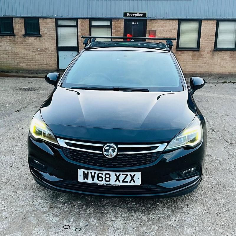 Used Vauxhall Astra S 110 HP (80 kW) 2018 Black Estate