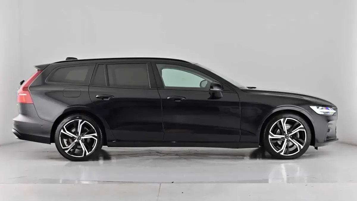 Used Volvo V60 Ultra 197 HP (144 kW) 2025 Onyx black Estate